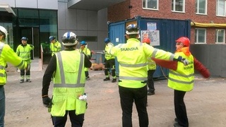 Tanzende Bauarbeiter - Arbeiten Schweden glücklicher? Bildquelle: WDR Video