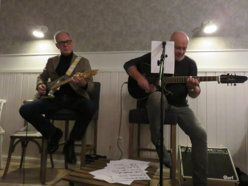 Wolfgang Sick begleitet Michael Krowas bei der musikalischen Untermalung  Wolfgang Sander