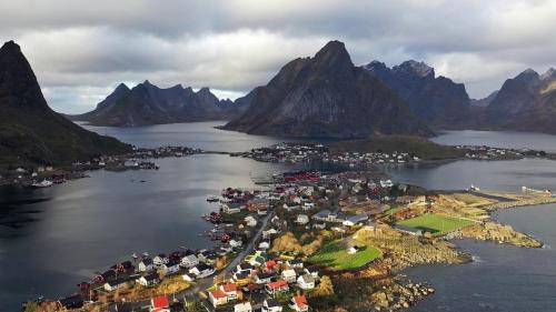 Ein Blick auf eine Insel der Lofoten  NDR