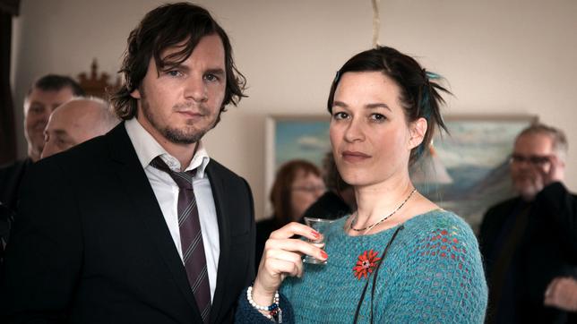 Solveig Karlsdottir (Franka Potente)  und Binni (Felix Klare)  ARD